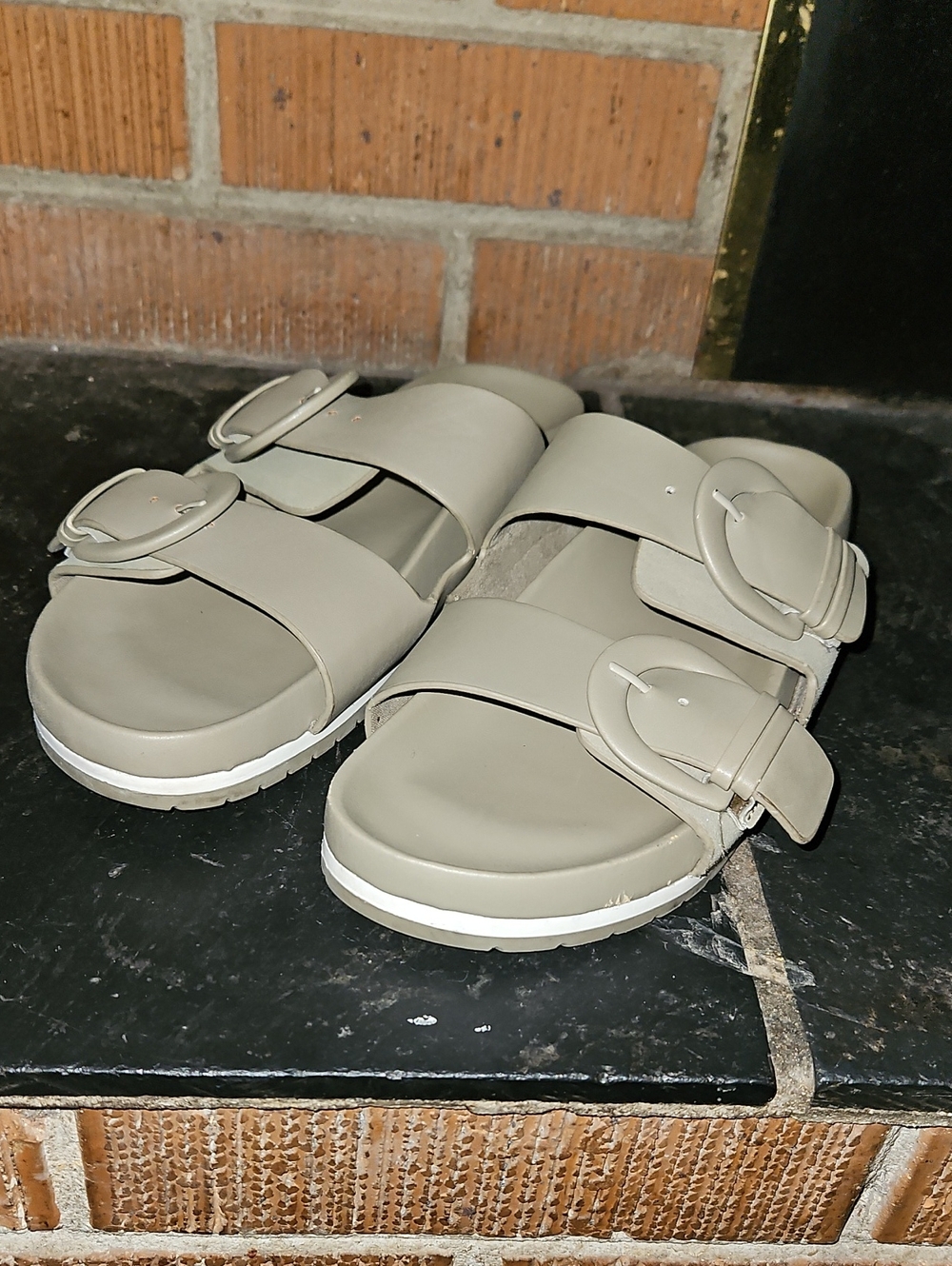 Women’s Neutral Buckle Slide Sandals — Olive